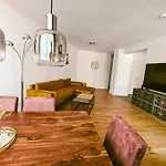 3 Downtown Bilk Apartmán